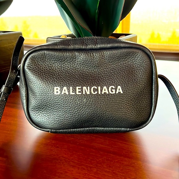 BALENCIAGA CAMERA BAG - Picture 1 of 9